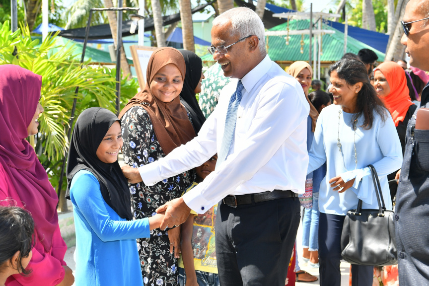 ރައީސުލްޖުމްހޫރިއްޔާ ކ. މާފުށްޓަށް ޒިޔާރަތްކުރެއްވުން : މިދަތުރުފުޅުގައި އެމަނިކުފާނު ވަނީ ކ. މާފުށީ ކައުންސިލާއި އެރަށު މުޢައްސަސާތަކުގެ އިސް ވެރިންނާ ވެސް ބައްދަލުކުރައްވާފަ -- ޕޮޓޯ/ ރައީސް އޮފީސް