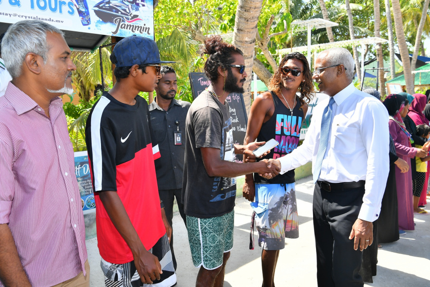 ރައީސުލްޖުމްހޫރިއްޔާ ކ. މާފުށްޓަށް ޒިޔާރަތްކުރެއްވުން : މިދަތުރުފުޅުގައި އެމަނިކުފާނު ވަނީ ކ. މާފުށީ ކައުންސިލާއި އެރަށު މުޢައްސަސާތަކުގެ އިސް ވެރިންނާ ވެސް ބައްދަލުކުރައްވާފަ -- ޕޮޓޯ/ ރައީސް އޮފީސް