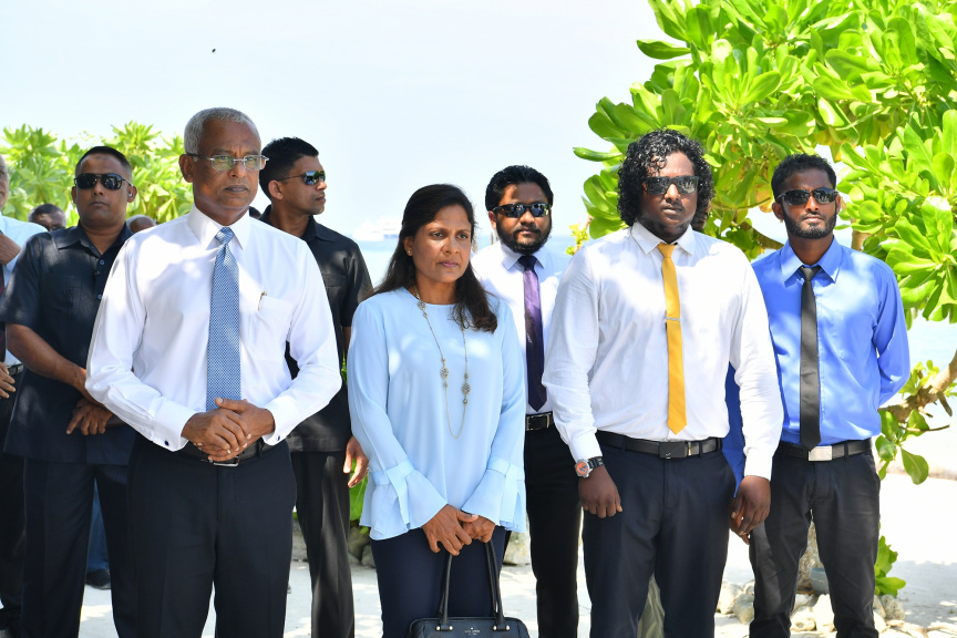 ރައީސުލްޖުމްހޫރިއްޔާ ކ. މާފުށްޓަށް ޒިޔާރަތްކުރެއްވުން : މިދަތުރުފުޅުގައި އެމަނިކުފާނު ވަނީ ކ. މާފުށީ ކައުންސިލާއި އެރަށު މުޢައްސަސާތަކުގެ އިސް ވެރިންނާ ވެސް ބައްދަލުކުރައްވާފަ -- ޕޮޓޯ/ ރައީސް އޮފީސް