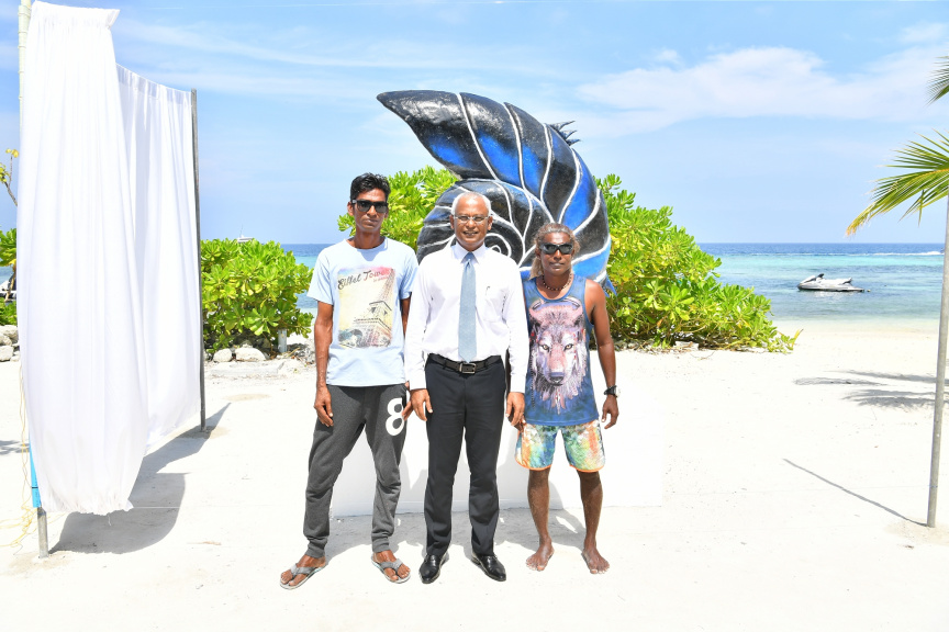 ރައީސުލްޖުމްހޫރިއްޔާ ކ. މާފުށްޓަށް ޒިޔާރަތްކުރެއްވުން : މިދަތުރުފުޅުގައި އެމަނިކުފާނު ވަނީ ކ. މާފުށީ ކައުންސިލާއި އެރަށު މުޢައްސަސާތަކުގެ އިސް ވެރިންނާ ވެސް ބައްދަލުކުރައްވާފަ -- ޕޮޓޯ/ ރައީސް އޮފީސް