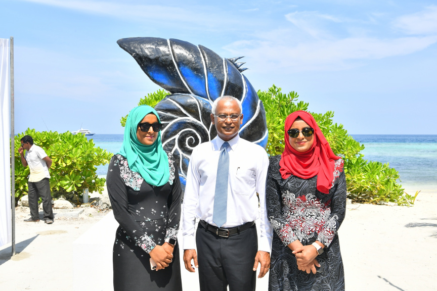 ރައީސުލްޖުމްހޫރިއްޔާ ކ. މާފުށްޓަށް ޒިޔާރަތްކުރެއްވުން : މިދަތުރުފުޅުގައި އެމަނިކުފާނު ވަނީ ކ. މާފުށީ ކައުންސިލާއި އެރަށު މުޢައްސަސާތަކުގެ އިސް ވެރިންނާ ވެސް ބައްދަލުކުރައްވާފަ -- ޕޮޓޯ/ ރައީސް އޮފީސް
