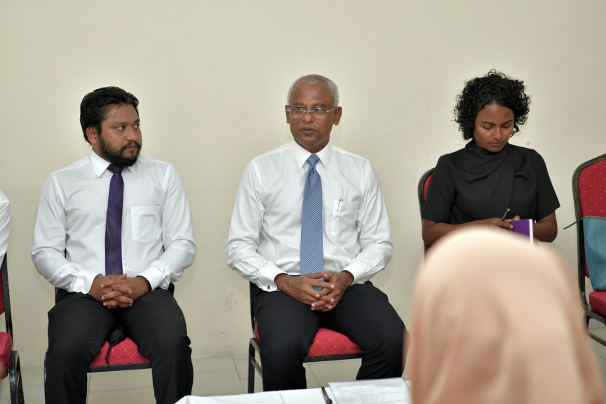 ރައީސުލްޖުމްހޫރިއްޔާ ކ. މާފުށްޓަށް ޒިޔާރަތްކުރެއްވުން : މިދަތުރުފުޅުގައި އެމަނިކުފާނު ވަނީ ކ. މާފުށީ ކައުންސިލާއި އެރަށު މުޢައްސަސާތަކުގެ އިސް ވެރިންނާ ވެސް ބައްދަލުކުރައްވާފަ -- ޕޮޓޯ/ ރައީސް އޮފީސް