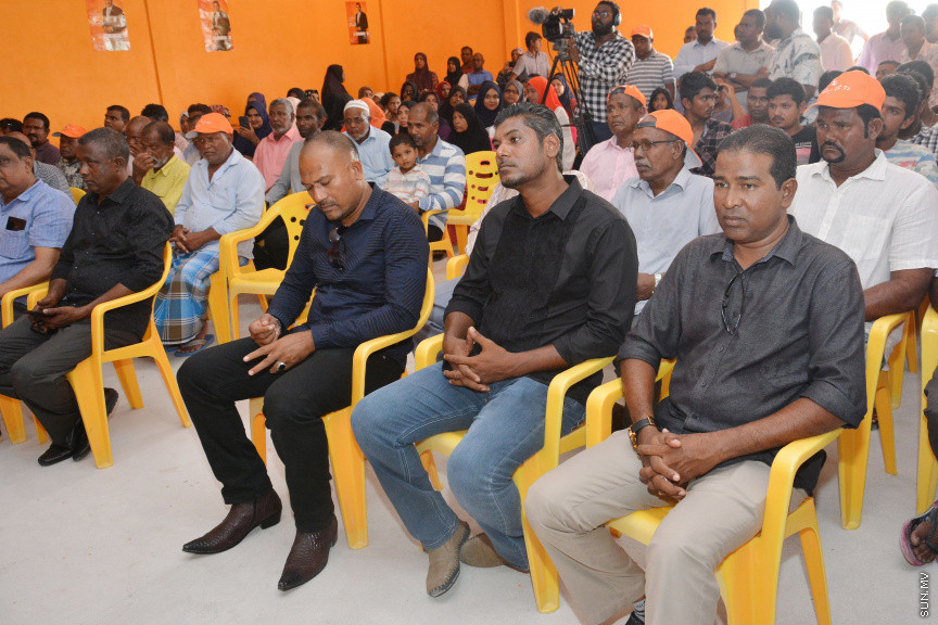 މާޗް 16، 2019: ކުރިއަށް އޮތް ރައްޔިތުންގެ މަޖިލީހުގެ އިންތިހާބުގައި މީދޫ ދާއިރާ އަށް ވާދަކުރައްވާ އެމްޑީއޭގެ ލީޑަރު އަހުމަދު ސިޔާމް މުހައްމަދު ދ. މީދޫއަށް ވަޑައިގަތުން -- ސަން ފޮޓޯ/ ފަޔާޒު މޫސާ