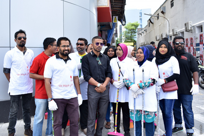 މާލެ ، 16 މާޗު 2019 - އަލްހާންގެ ކެމްޕެއިން ޓީމުން ބޭއްވި ހެއްވޭރު ސާފުކުރުމުގެ ހަރަކާތުގެ ތެރެއިން -- ސަން ފޮޓޯ/ އަހުމަދު އަވްޝަން އިލްޔާސް