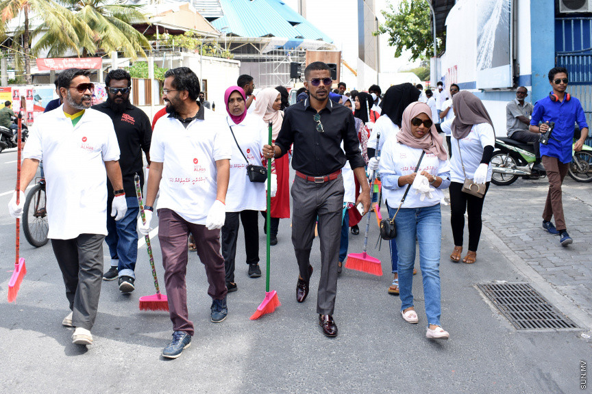 މާލެ ، 16 މާޗު 2019 - އަލްހާންގެ ކެމްޕެއިން ޓީމުން ބޭއްވި ހެއްވޭރު ސާފުކުރުމުގެ ހަރަކާތުގެ ތެރެއިން -- ސަން ފޮޓޯ/ އަހުމަދު އަވްޝަން އިލްޔާސް