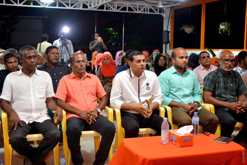 މާޗް 17، 2019: ކުރިއަށް އޮތް ރައްޔިތުންގެ މަޖިލީހުގެ އިންތިހާބުގައި މީދޫ ދާއިރާ އަށް ވާދަކުރައްވާ އެމްޑީއޭގެ ލީޑަރު އަހުމަދު ސިޔާމް މުހައްމަދު ދ. ބަނޑިދޫއަށް ވަޑައިގަތުން -- ސަން ފޮޓޯ/ ފަޔާޒު މޫސާ