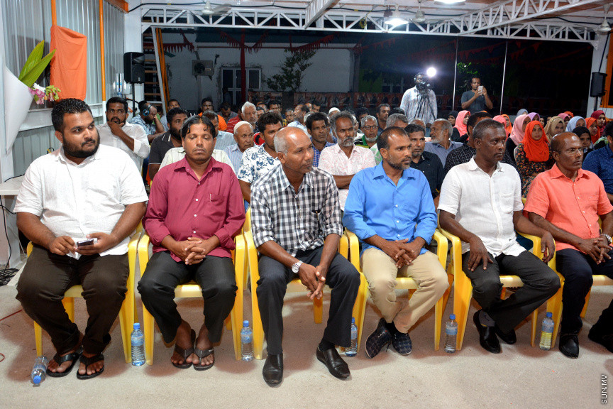 މާޗް 17، 2019: ކުރިއަށް އޮތް ރައްޔިތުންގެ މަޖިލީހުގެ އިންތިހާބުގައި މީދޫ ދާއިރާ އަށް ވާދަކުރައްވާ އެމްޑީއޭގެ ލީޑަރު އަހުމަދު ސިޔާމް މުހައްމަދު ދ. ބަނޑިދޫއަށް ވަޑައިގަތުން -- ސަން ފޮޓޯ/ ފަޔާޒު މޫސާ
