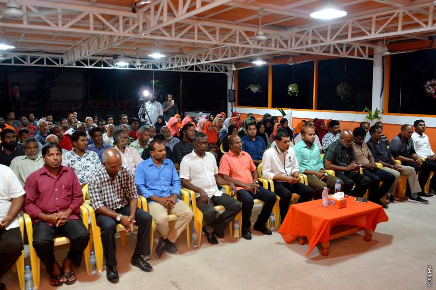 މާޗް 17، 2019: ކުރިއަށް އޮތް ރައްޔިތުންގެ މަޖިލީހުގެ އިންތިހާބުގައި މީދޫ ދާއިރާ އަށް ވާދަކުރައްވާ އެމްޑީއޭގެ ލީޑަރު އަހުމަދު ސިޔާމް މުހައްމަދު ދ. ބަނޑިދޫއަށް ވަޑައިގަތުން -- ސަން ފޮޓޯ/ ފަޔާޒު މޫސާ