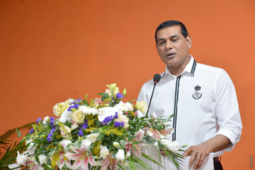 މާޗް 17، 2019: ކުރިއަށް އޮތް ރައްޔިތުންގެ މަޖިލީހުގެ އިންތިހާބުގައި މީދޫ ދާއިރާ އަށް ވާދަކުރައްވާ އެމްޑީއޭގެ ލީޑަރު އަހުމަދު ސިޔާމް މުހައްމަދު ދ. ބަނޑިދޫއަށް ވަޑައިގަތުން -- ސަން ފޮޓޯ/ ފަޔާޒު މޫސާ