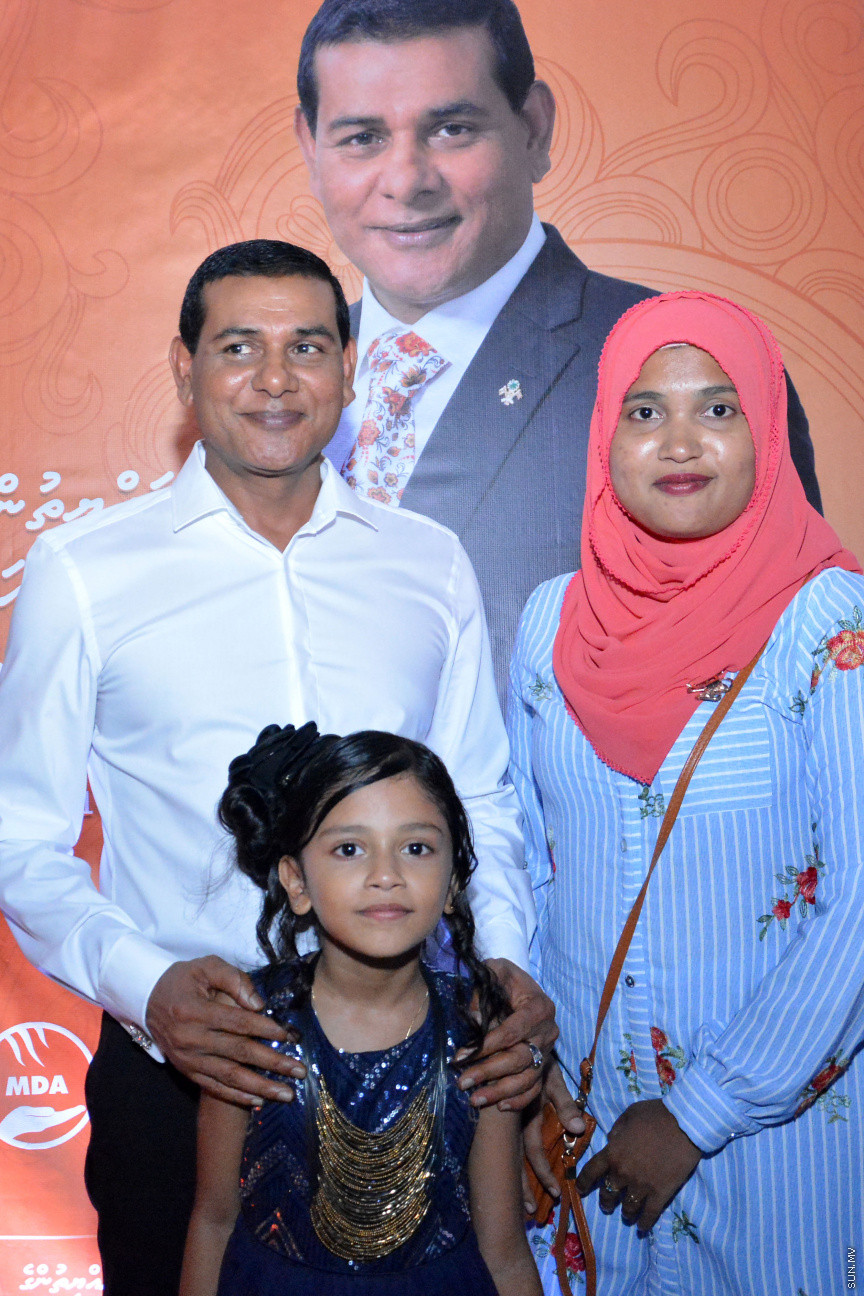މާލޭގައި ދިރިއުޅޭ މީދޫ ދާއިރާގެ ރައްޔިތުންނާ އެމްޑީއޭގެ ލީޑަރު އަދި ރައްޔިތުން މަޖިލީހުގެ އެ ދާއިރާގެ މިހާރުގެ މެންބަރު އަހްމަދު ސިޔާމް މުހައްމަދު ބައްދަލުކުރެއްވުން -- ސަން ފޮޓޯ/ އަހުމަދު އަވްޝަން އިލްޔާސް