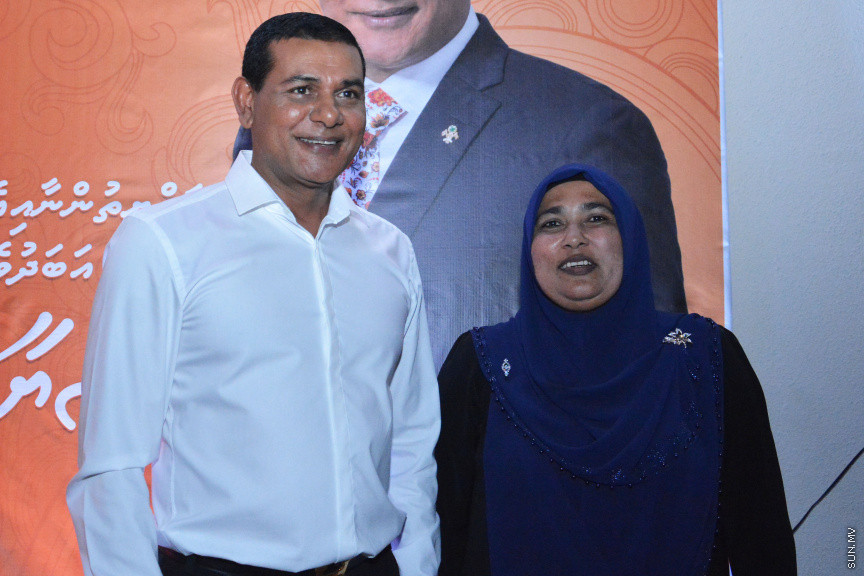 މާލޭގައި ދިރިއުޅޭ މީދޫ ދާއިރާގެ ރައްޔިތުންނާ އެމްޑީއޭގެ ލީޑަރު އަދި ރައްޔިތުން މަޖިލީހުގެ އެ ދާއިރާގެ މިހާރުގެ މެންބަރު އަހްމަދު ސިޔާމް މުހައްމަދު ބައްދަލުކުރެއްވުން -- ސަން ފޮޓޯ/ އަހުމަދު އަވްޝަން އިލްޔާސް