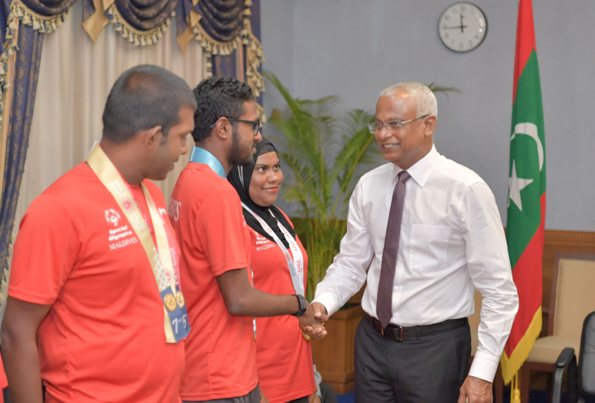 ސްޕެޝަލް އޮލިމްޕިކްސް- ވަރލްޑްގޭމްސް 2019 ގައި ދިވެހިރާއްޖެ ތަމްސީލުކުރި ޓީމާ، ރައީސުލްޖުމްހޫރިއްޔާ ބައްދަލުކުރެއްވުން -- ފޮޓޯ/ ރައީސް އޮފީސް