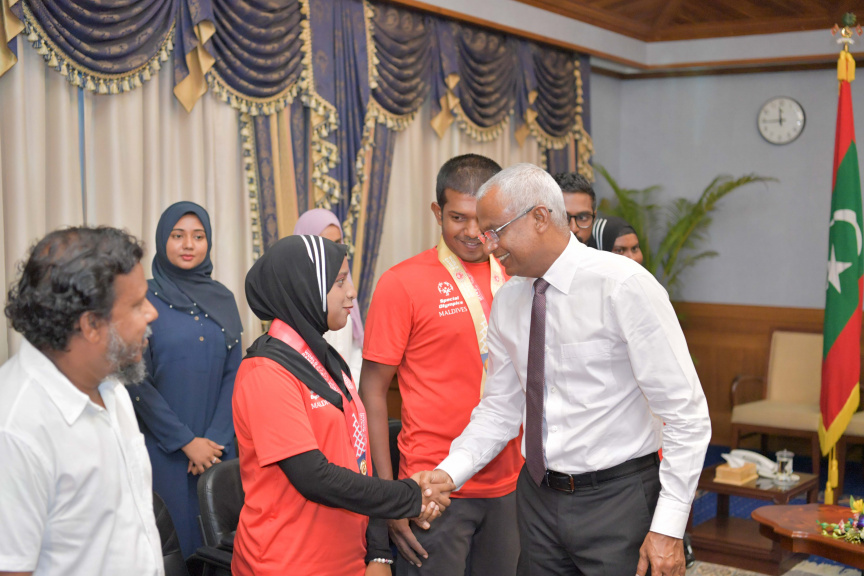 ސްޕެޝަލް އޮލިމްޕިކްސް- ވަރލްޑްގޭމްސް 2019 ގައި ދިވެހިރާއްޖެ ތަމްސީލުކުރި ޓީމާ، ރައީސުލްޖުމްހޫރިއްޔާ ބައްދަލުކުރެއްވުން -- ފޮޓޯ/ ރައީސް އޮފީސް
