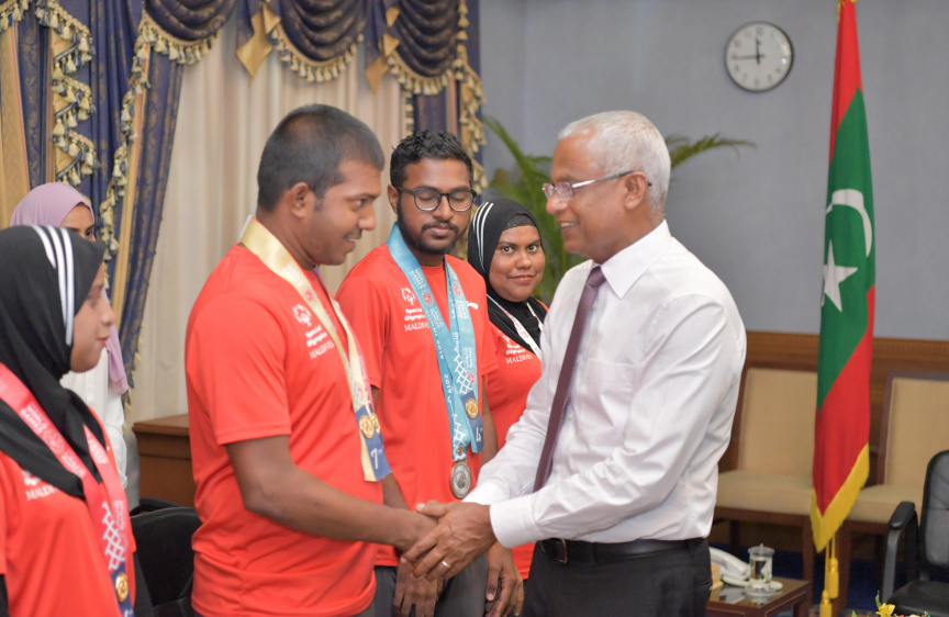 ސްޕެޝަލް އޮލިމްޕިކްސް- ވަރލްޑްގޭމްސް 2019 ގައި ދިވެހިރާއްޖެ ތަމްސީލުކުރި ޓީމާ، ރައީސުލްޖުމްހޫރިއްޔާ ބައްދަލުކުރެއްވުން -- ފޮޓޯ/ ރައީސް އޮފީސް