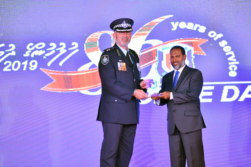 މާޗް 29، 2019، ފުލުހުންގެ މުއައްސަސާ އަށް 86 އަހަރު ފުރުން ފާހަގަކުރުމަށް ދަރުބާރުގޭގައި ބޭއްވި ޖަލްސާގެ ތެރެއިން -- ފޮޓޯ/ ރައީސް އޮފީސް