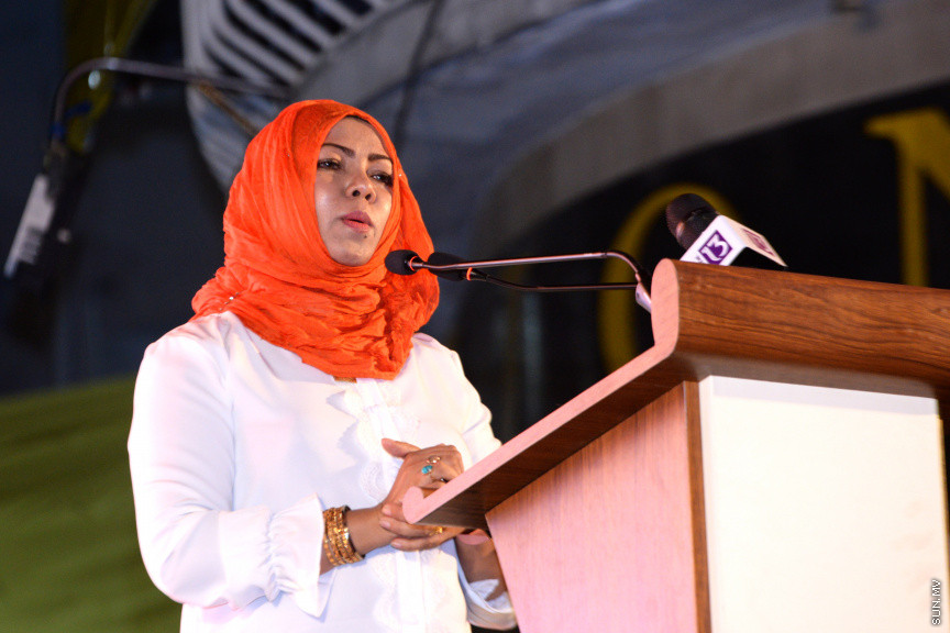 މާފަންނު ހުޅަނގު ދާއިރާއަށް ވާދަކުރައްވާ އައިޝަތު ރަފިއްޔާގެ ކެމްޕެއިން ބޮޑު ޖަލްސާގެ ތެރެއިން: މިޖަލްސާގައި އެމްޑީއޭގެ ލީޑަރު އަހުމަދު ސިޔާމް މުހައްމަދު ބައިވެރިވެ ވަޑައިގެންނެވި -- ސަން ފޮޓޯ/ އަހުމަދު އަވްޝަން އިލްޔާސް
