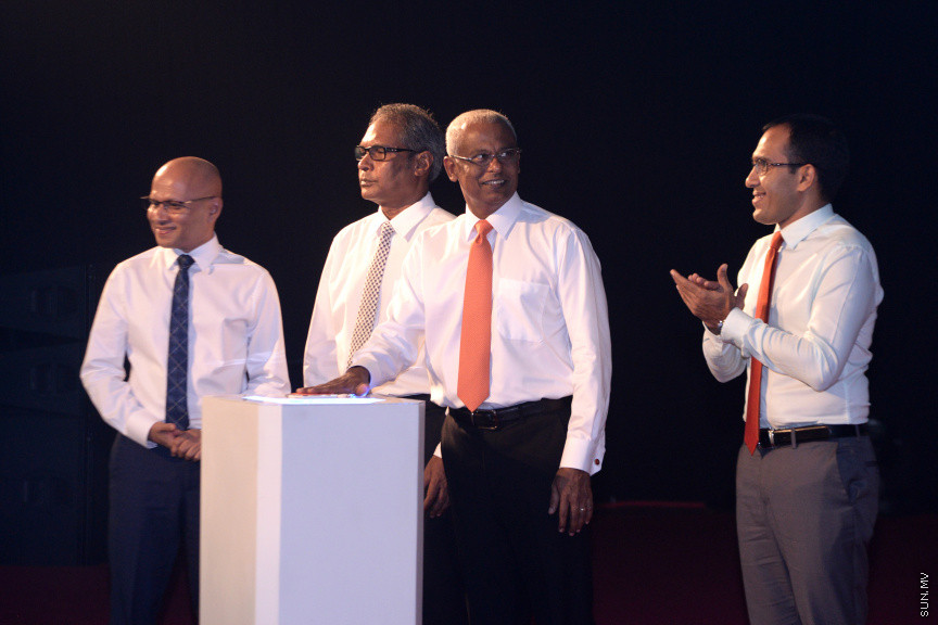 ދިރާގު ފިކްސްޑް ބްރޯޑް ބޭންޑްގެ ހިދުމަތް، 75 އިންސައްތަ ގޭބީސީއަށް ފޯރުކޮށްދިނުން ފާހަގަކުރުމައް މިރޭ ދަރުބާރުގޭގައި ބޭއްވި ރަސްމިއްޔާތުގެ ތެރެއިން -- ސަން ފޮޓޯ/ އަހުމަދު އަވްޝަން އިލްޔާސް