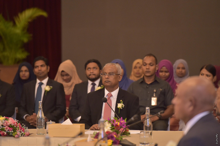 ހެލްތް މިނިސްޓަރުކަން ކުރައްވާފައިވާ ޢިއްޒަތްތެރިންގެ ސަމިޓް އިފްތިތާޙް ކޮށްދެއްވުން -- ފޮޓޯ/ ރައީސް އޮފީސް