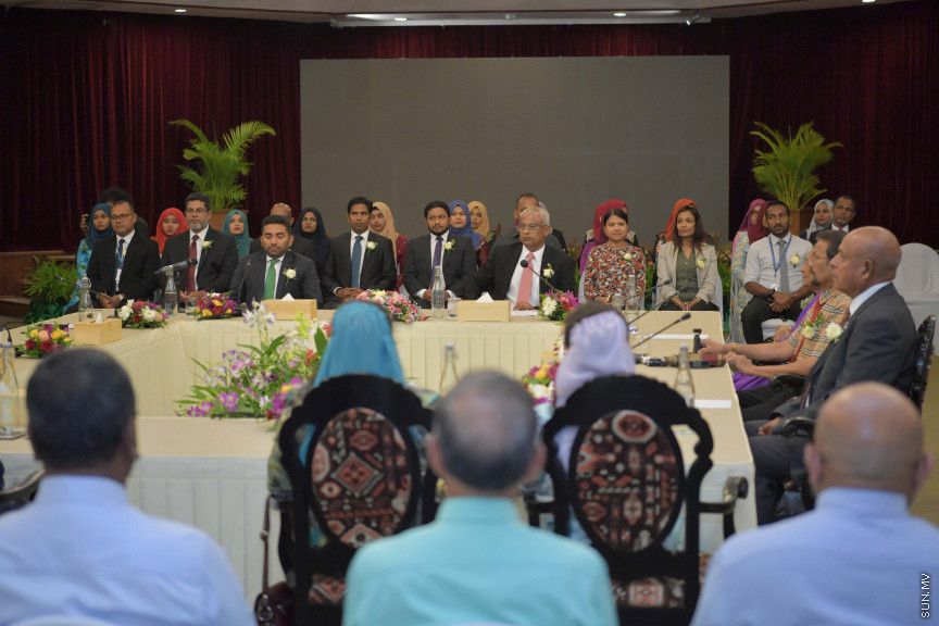 ހެލްތް މިނިސްޓަރުކަން ކުރައްވާފައިވާ ޢިއްޒަތްތެރިންގެ ސަމިޓް އިފްތިތާޙް ކޮށްދެއްވުން -- ފޮޓޯ/ ރައީސް އޮފީސް