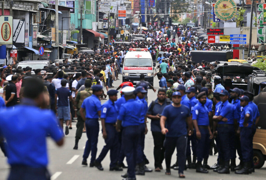 ލަންކާގައި އަށް ތަނެއްގައި ވަނީ ބޮމުގެ ހަމަލާތަކެއް ދީފައީ: މިހާތަނަށް މަރުގެ މީހުންގެ އަދަދު ވަނީ 190 އަށް އަރައިފައި -- ފޮޓޯ/އޭޕީ
