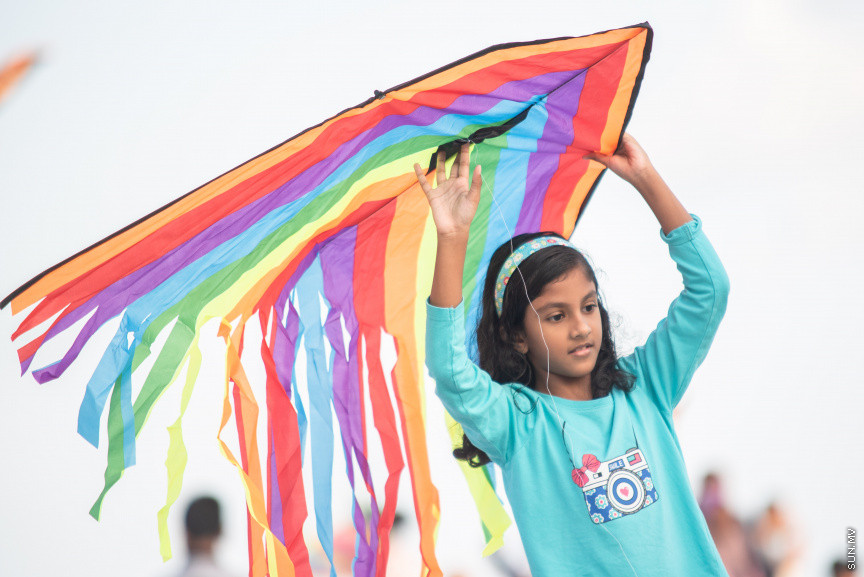 މެއި 10، 2019: އުސްފަސްގަނޑު ސަރަހައްދުގައި މަޑި އެރުވުން: ޒަމާނުއްސުރެ ކޮންމެ ރޯދަ މަހަކުވެސް ރޯދަކުރުކޮއްލުމަށް ކުޑަކުދިންނާއި ބޮޑެތި މީހުންވެސް މަޑި އުރުވުމަކީ އާންމުކަމެއް -- ސަން ފޮޓޯ/ ފަޔާޒު މޫސާ