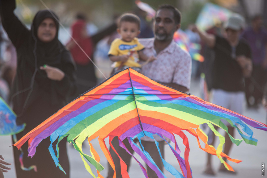 މެއި 10، 2019: އުސްފަސްގަނޑު ސަރަހައްދުގައި މަޑި އެރުވުން: ޒަމާނުއްސުރެ ކޮންމެ ރޯދަ މަހަކުވެސް ރޯދަކުރުކޮއްލުމަށް ކުޑަކުދިންނާއި ބޮޑެތި މީހުންވެސް މަޑި އުރުވުމަކީ އާންމުކަމެއް -- ސަން ފޮޓޯ/ ފަޔާޒު މޫސާ