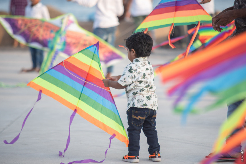 މެއި 10، 2019: އުސްފަސްގަނޑު ސަރަހައްދުގައި މަޑި އެރުވުން: ޒަމާނުއްސުރެ ކޮންމެ ރޯދަ މަހަކުވެސް ރޯދަކުރުކޮއްލުމަށް ކުޑަކުދިންނާއި ބޮޑެތި މީހުންވެސް މަޑި އުރުވުމަކީ އާންމުކަމެއް -- ސަން ފޮޓޯ/ ފަޔާޒު މޫސާ