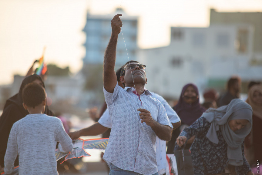 މެއި 10، 2019: އުސްފަސްގަނޑު ސަރަހައްދުގައި މަޑި އެރުވުން: ޒަމާނުއްސުރެ ކޮންމެ ރޯދަ މަހަކުވެސް ރޯދަކުރުކޮއްލުމަށް ކުޑަކުދިންނާއި ބޮޑެތި މީހުންވެސް މަޑި އުރުވުމަކީ އާންމުކަމެއް -- ސަން ފޮޓޯ/ ފަޔާޒު މޫސާ
