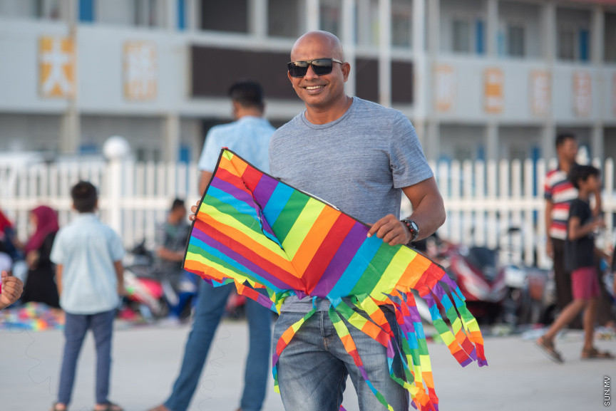 މެއި 10، 2019: އުސްފަސްގަނޑު ސަރަހައްދުގައި މަޑި އެރުވުން: ޒަމާނުއްސުރެ ކޮންމެ ރޯދަ މަހަކުވެސް ރޯދަކުރުކޮއްލުމަށް ކުޑަކުދިންނާއި ބޮޑެތި މީހުންވެސް މަޑި އުރުވުމަކީ އާންމުކަމެއް -- ސަން ފޮޓޯ/ ފަޔާޒު މޫސާ