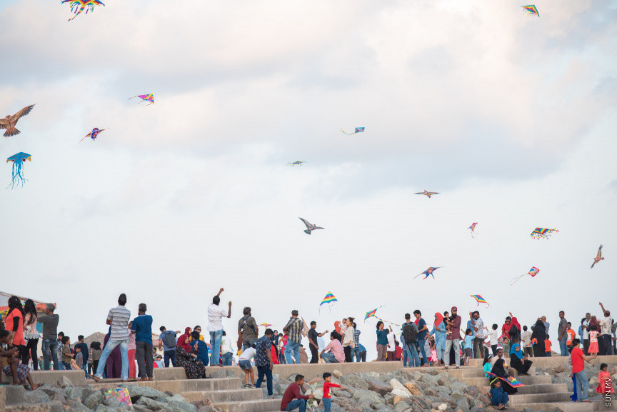 މެއި 10، 2019: އުސްފަސްގަނޑު ސަރަހައްދުގައި މަޑި އެރުވުން: ޒަމާނުއްސުރެ ކޮންމެ ރޯދަ މަހަކުވެސް ރޯދަކުރުކޮއްލުމަށް ކުޑަކުދިންނާއި ބޮޑެތި މީހުންވެސް މަޑި އުރުވުމަކީ އާންމުކަމެއް -- ސަން ފޮޓޯ/ ފަޔާޒު މޫސާ