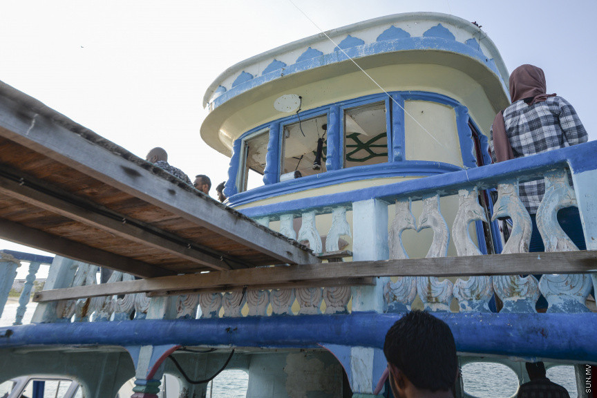 މެއި 15، 2019: މަސްތުވާތަކެއްޗާއެކު އަތުލައިގަތް އީރާން ބޯޓު: މިއަދު އެ ބޯޓު ވަނީ ނޫސްވެރިންނަށް ދައްކާލައިފައި، ބޯޓުން އަތުލައިގަތް މަސްތުވާތަކެތި 50 ކިލޯއަށްވުރެ ގިނަ --- ސަން ފޮޓޯ/ މުހައްމަދު މުޒައްޔިން ނާޒިމް