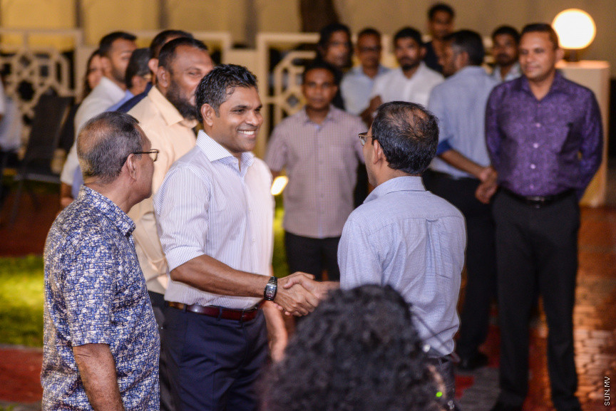 މެއި 22، 2019: ނިމިގެން މިދާ 18ވަނަ ރައްޔިތުންގެ މަޖިލީހުގެ މެމްބަރުންނާއި އަލަށް އިންތިހާބުވި 19ވަނަ ރައްޔިތުންގެ މަޖިލީހުގެ މެމްބަރުންނަށް، މަޖިލިސް ރައީސް ގާސިމް އިބްރާޙިމް ދެއްވި ތަރާވީސް: މި ތަރާވީހުގައި ރައީސް އިބްރާޙިމް މުހައްމަދު ސޯލިހު އާއި ނައިބް ރައީސް ފައިސަލް ނަސީމް ވަނީ ބައިވެރިވެ ވަޑައިގެންފައި -- ސަން ފޮޓޯ/ ފަޔާޒު މޫސާ