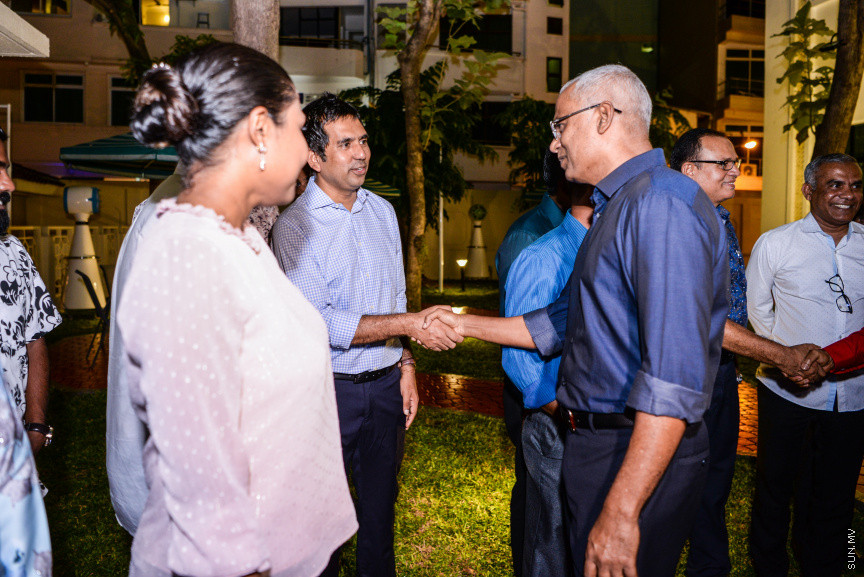 މެއި 22، 2019: ނިމިގެން މިދާ 18ވަނަ ރައްޔިތުންގެ މަޖިލީހުގެ މެމްބަރުންނާއި އަލަށް އިންތިހާބުވި 19ވަނަ ރައްޔިތުންގެ މަޖިލީހުގެ މެމްބަރުންނަށް، މަޖިލިސް ރައީސް ގާސިމް އިބްރާޙިމް ދެއްވި ތަރާވީސް: މި ތަރާވީހުގައި ރައީސް އިބްރާޙިމް މުހައްމަދު ސޯލިހު އާއި ނައިބް ރައީސް ފައިސަލް ނަސީމް ވަނީ ބައިވެރިވެ ވަޑައިގެންފައި -- ސަން ފޮޓޯ/ ފަޔާޒު މޫސާ