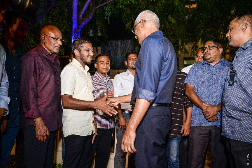 މެއި 22، 2019: ނިމިގެން މިދާ 18ވަނަ ރައްޔިތުންގެ މަޖިލީހުގެ މެމްބަރުންނާއި އަލަށް އިންތިހާބުވި 19ވަނަ ރައްޔިތުންގެ މަޖިލީހުގެ މެމްބަރުންނަށް، މަޖިލިސް ރައީސް ގާސިމް އިބްރާޙިމް ދެއްވި ތަރާވީސް: މި ތަރާވީހުގައި ރައީސް އިބްރާޙިމް މުހައްމަދު ސޯލިހު އާއި ނައިބް ރައީސް ފައިސަލް ނަސީމް ވަނީ ބައިވެރިވެ ވަޑައިގެންފައި -- ސަން ފޮޓޯ/ ފަޔާޒު މޫސާ
