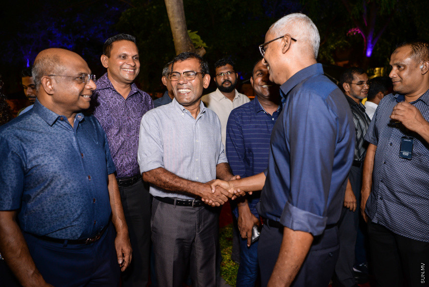 މެއި 22، 2019: ނިމިގެން މިދާ 18ވަނަ ރައްޔިތުންގެ މަޖިލީހުގެ މެމްބަރުންނާއި އަލަށް އިންތިހާބުވި 19ވަނަ ރައްޔިތުންގެ މަޖިލީހުގެ މެމްބަރުންނަށް، މަޖިލިސް ރައީސް ގާސިމް އިބްރާޙިމް ދެއްވި ތަރާވީސް: މި ތަރާވީހުގައި ރައީސް އިބްރާޙިމް މުހައްމަދު ސޯލިހު އާއި ނައިބް ރައީސް ފައިސަލް ނަސީމް ވަނީ ބައިވެރިވެ ވަޑައިގެންފައި -- ސަން ފޮޓޯ/ ފަޔާޒު މޫސާ