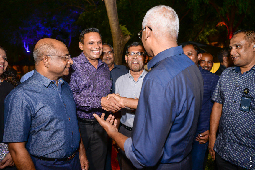 މެއި 22، 2019: ނިމިގެން މިދާ 18ވަނަ ރައްޔިތުންގެ މަޖިލީހުގެ މެމްބަރުންނާއި އަލަށް އިންތިހާބުވި 19ވަނަ ރައްޔިތުންގެ މަޖިލީހުގެ މެމްބަރުންނަށް، މަޖިލިސް ރައީސް ގާސިމް އިބްރާޙިމް ދެއްވި ތަރާވީސް: މި ތަރާވީހުގައި ރައީސް އިބްރާޙިމް މުހައްމަދު ސޯލިހު އާއި ނައިބް ރައީސް ފައިސަލް ނަސީމް ވަނީ ބައިވެރިވެ ވަޑައިގެންފައި -- ސަން ފޮޓޯ/ ފަޔާޒު މޫސާ