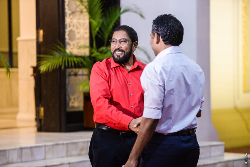 މެއި 22، 2019: ނިމިގެން މިދާ 18ވަނަ ރައްޔިތުންގެ މަޖިލީހުގެ މެމްބަރުންނާއި އަލަށް އިންތިހާބުވި 19ވަނަ ރައްޔިތުންގެ މަޖިލީހުގެ މެމްބަރުންނަށް، މަޖިލިސް ރައީސް ގާސިމް އިބްރާޙިމް ދެއްވި ތަރާވީސް: މި ތަރާވީހުގައި ރައީސް އިބްރާޙިމް މުހައްމަދު ސޯލިހު އާއި ނައިބް ރައީސް ފައިސަލް ނަސީމް ވަނީ ބައިވެރިވެ ވަޑައިގެންފައި -- ސަން ފޮޓޯ/ ފަޔާޒު މޫސާ