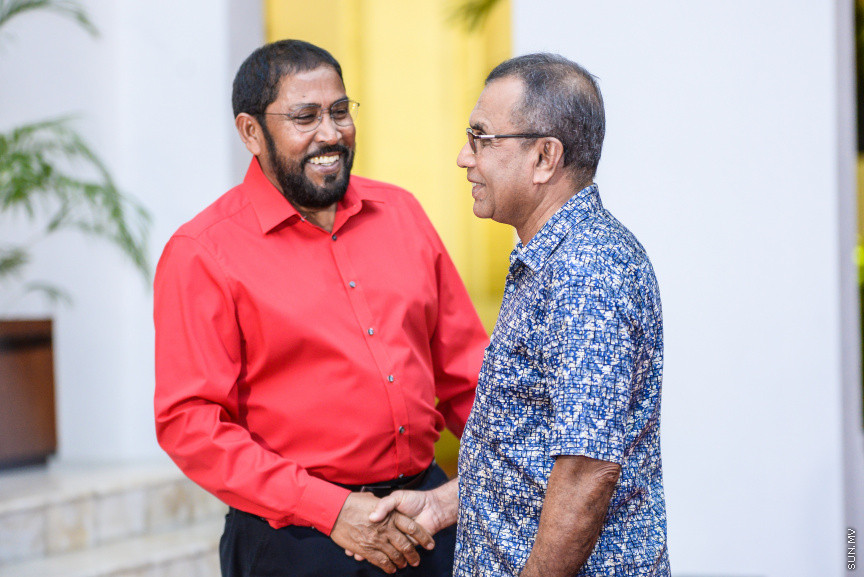 މެއި 22، 2019: ނިމިގެން މިދާ 18ވަނަ ރައްޔިތުންގެ މަޖިލީހުގެ މެމްބަރުންނާއި އަލަށް އިންތިހާބުވި 19ވަނަ ރައްޔިތުންގެ މަޖިލީހުގެ މެމްބަރުންނަށް، މަޖިލިސް ރައީސް ގާސިމް އިބްރާޙިމް ދެއްވި ތަރާވީސް: މި ތަރާވީހުގައި ރައީސް އިބްރާޙިމް މުހައްމަދު ސޯލިހު އާއި ނައިބް ރައީސް ފައިސަލް ނަސީމް ވަނީ ބައިވެރިވެ ވަޑައިގެންފައި -- ސަން ފޮޓޯ/ ފަޔާޒު މޫސާ