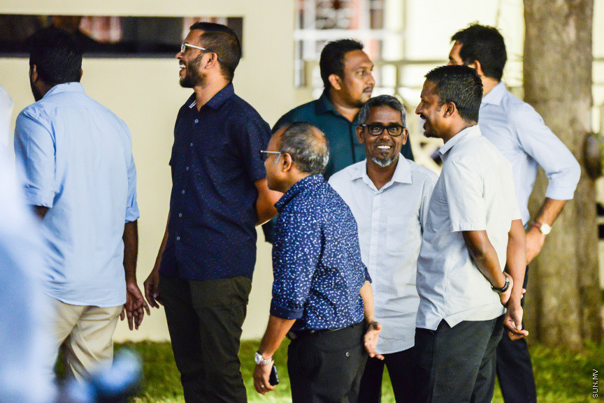 މެއި 22، 2019: ނިމިގެން މިދާ 18ވަނަ ރައްޔިތުންގެ މަޖިލީހުގެ މެމްބަރުންނާއި އަލަށް އިންތިހާބުވި 19ވަނަ ރައްޔިތުންގެ މަޖިލީހުގެ މެމްބަރުންނަށް، މަޖިލިސް ރައީސް ގާސިމް އިބްރާޙިމް ދެއްވި ތަރާވީސް: މި ތަރާވީހުގައި ރައީސް އިބްރާޙިމް މުހައްމަދު ސޯލިހު އާއި ނައިބް ރައީސް ފައިސަލް ނަސީމް ވަނީ ބައިވެރިވެ ވަޑައިގެންފައި -- ސަން ފޮޓޯ/ ފަޔާޒު މޫސާ