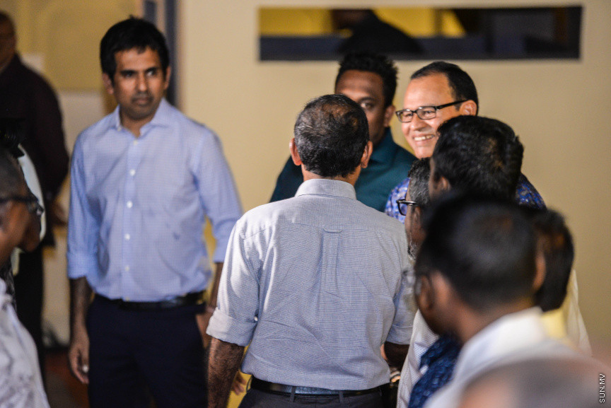 މެއި 22، 2019: ނިމިގެން މިދާ 18ވަނަ ރައްޔިތުންގެ މަޖިލީހުގެ މެމްބަރުންނާއި އަލަށް އިންތިހާބުވި 19ވަނަ ރައްޔިތުންގެ މަޖިލީހުގެ މެމްބަރުންނަށް، މަޖިލިސް ރައީސް ގާސިމް އިބްރާޙިމް ދެއްވި ތަރާވީސް: މި ތަރާވީހުގައި ރައީސް އިބްރާޙިމް މުހައްމަދު ސޯލިހު އާއި ނައިބް ރައީސް ފައިސަލް ނަސީމް ވަނީ ބައިވެރިވެ ވަޑައިގެންފައި -- ސަން ފޮޓޯ/ ފަޔާޒު މޫސާ