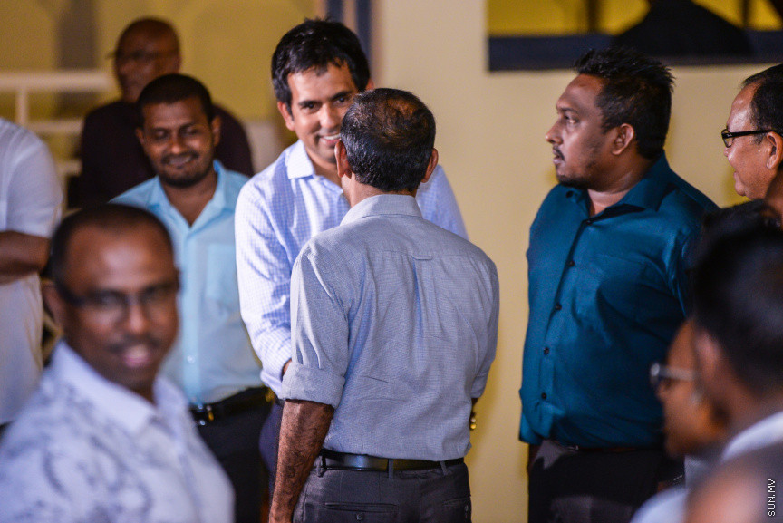 މެއި 22، 2019: ނިމިގެން މިދާ 18ވަނަ ރައްޔިތުންގެ މަޖިލީހުގެ މެމްބަރުންނާއި އަލަށް އިންތިހާބުވި 19ވަނަ ރައްޔިތުންގެ މަޖިލީހުގެ މެމްބަރުންނަށް، މަޖިލިސް ރައީސް ގާސިމް އިބްރާޙިމް ދެއްވި ތަރާވީސް: މި ތަރާވީހުގައި ރައީސް އިބްރާޙިމް މުހައްމަދު ސޯލިހު އާއި ނައިބް ރައީސް ފައިސަލް ނަސީމް ވަނީ ބައިވެރިވެ ވަޑައިގެންފައި -- ސަން ފޮޓޯ/ ފަޔާޒު މޫސާ