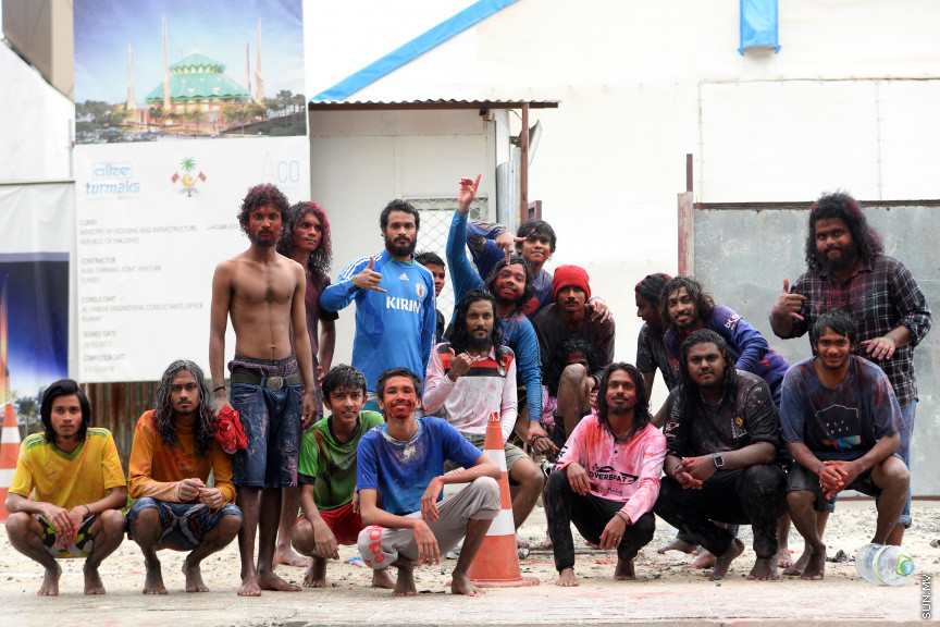 ފިތުރު އީދު 1440 : މާލޭގެ އެކި ސަރަހައްދު ތަކުގައި ކުލަކަލައިން އުފާ ފާޅުކުރަމުން ދަނީ -- ސަން ފޮޓޯ/ އަހުމަދު އަވްޝަން އިލްޔާސް
