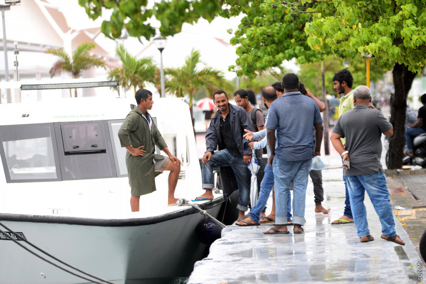 ފިތުރު އީދު ބަންދާ ދިމާކޮން މާލެއިން  ބޭރަށް -- ސަން ފޮޓޯ -- އަހުމަދު އަވްޝަން އިލްޔާސް