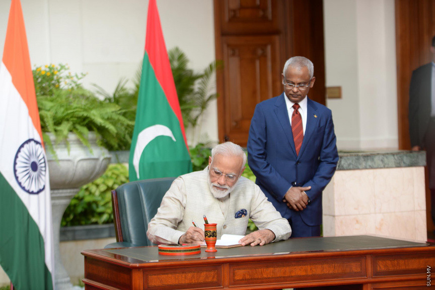 ޖޫން 8، 2019: އިންޑިއާގެ ބޮޑުވަޒީރު ނަރެންދުރަ މޯދީ ރާއްޖެއަށް ކުރައްވާ ރަސްމީ ދަތުރުފުޅުގައި، ރާއްޖެއަށް ވަޑައިގަތުން -- ސަން ފޮޓޯ/ އަހްމަދު އަވްޝަން އިލްޔާސް