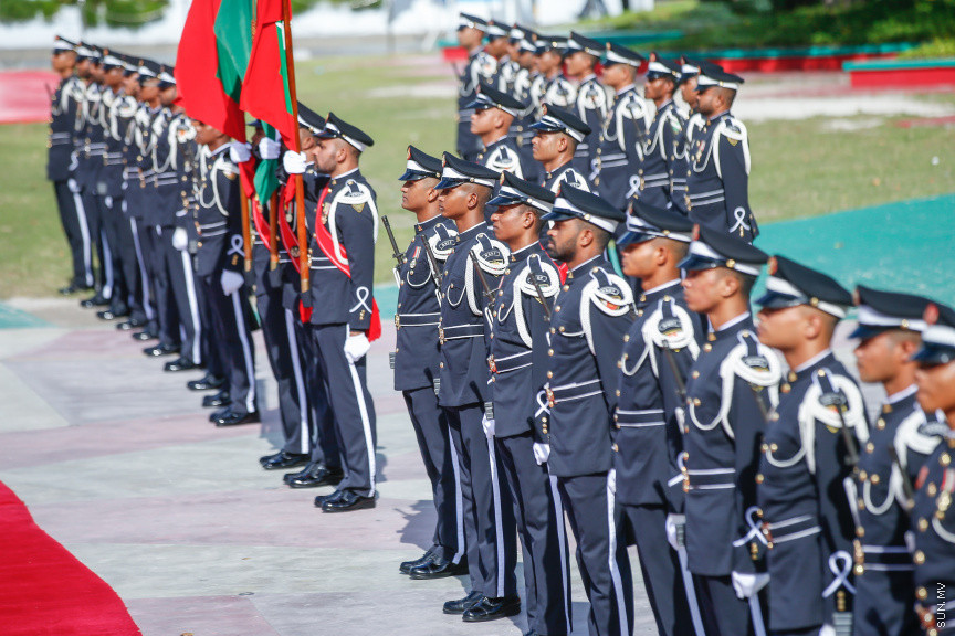 ޖޫން 8، 2019: އިންޑިއާގެ ބޮޑުވަޒީރު ނަރެންދުރަ މޯދީ ރާއްޖެއަށް ކުރައްވާ ރަސްމީ ދަތުރުފުޅުގެ ތެރެއިން: މާލޭގެ އިއްޒުއްދީން ފާލަމުން ރައީސް ސޯލިހް މޯދީއަށް މަރްހަބާ ދެންނެވުން -- ސަން ފޮޓޯ/ ފަޔާޒު މޫސާ