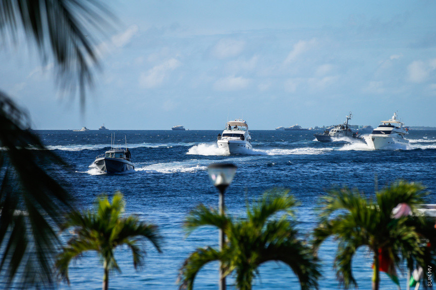 ޖޫން 8، 2019: އިންޑިއާގެ ބޮޑުވަޒީރު ނަރެންދުރަ މޯދީ ރާއްޖެއަށް ކުރައްވާ ރަސްމީ ދަތުރުފުޅުގެ ތެރެއިން: މާލޭގެ އިއްޒުއްދީން ފާލަމުން ރައީސް ސޯލިހް މޯދީއަށް މަރްހަބާ ދެންނެވުން -- ސަން ފޮޓޯ/ ފަޔާޒު މޫސާ