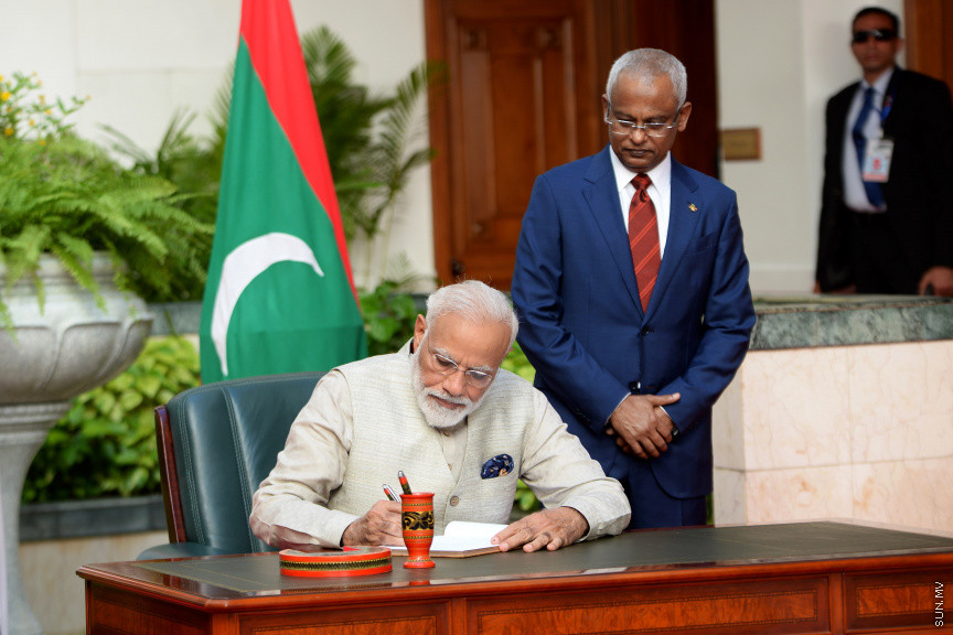 ޖޫން 8، 2019: އިންޑިއާގެ ބޮޑުވަޒީރު ނަރެންދުރަ މޯދީ ރާއްޖެއަށް ކުރައްވާ ރަސްމީ ދަތުރުފުޅުގައި، ރާއްޖެއަށް ވަޑައިގަތުން -- ސަން ފޮޓޯ/ އަހްމަދު އަވްޝަން އިލްޔާސް