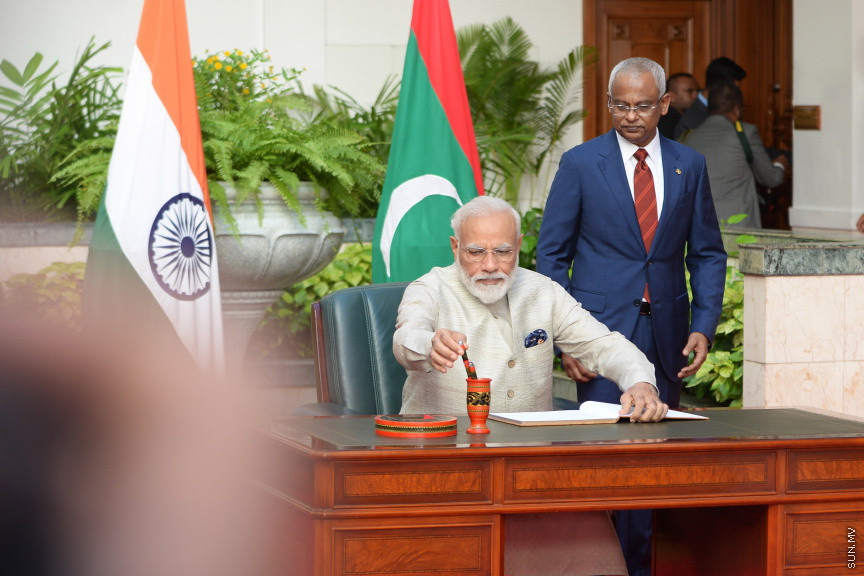 ޖޫން 8، 2019: އިންޑިއާގެ ބޮޑުވަޒީރު ނަރެންދުރަ މޯދީ ރާއްޖެއަށް ކުރައްވާ ރަސްމީ ދަތުރުފުޅުގައި، ރާއްޖެއަށް ވަޑައިގަތުން -- ސަން ފޮޓޯ/ އަހްމަދު އަވްޝަން އިލްޔާސް