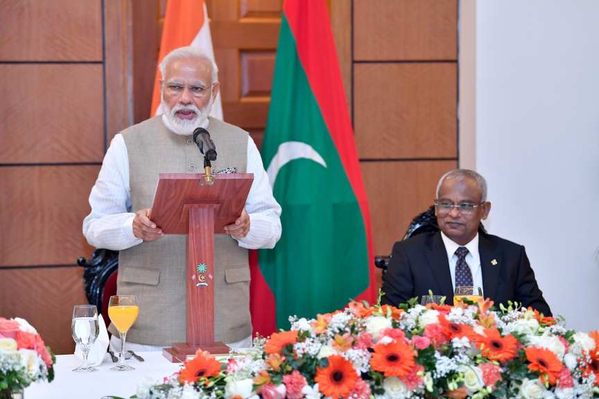 ޖޫން 8، 2019: އިންޑިއާގެ ބޮޑުވަޒީރު ނަރެންދުރަ މޯދީގެ ޝަރަފުގައި ރައީސުލްޖުމްހޫރިއްޔާގެ ދެކަނބަލުން ކުުރުނބާ ރިސޯޓްގައި ބޭއްވި ފުރަމާނަ ޖާފަތުގެ ތެރެއިން -- ފޮޓޯ/ ރައީސް އޮފީސް