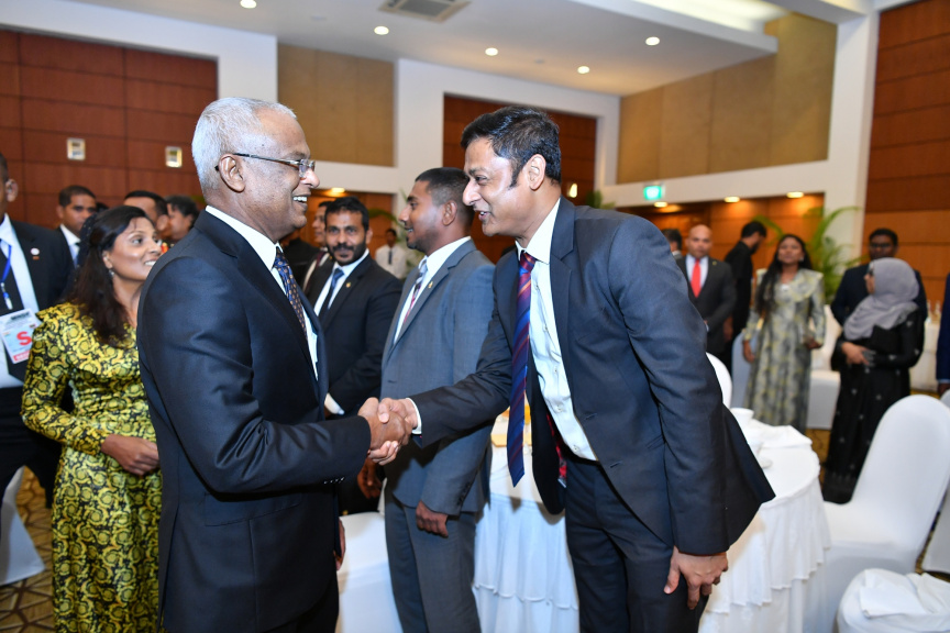 ޖޫން 8، 2019: އިންޑިއާގެ ބޮޑުވަޒީރު ނަރެންދުރަ މޯދީގެ ޝަރަފުގައި ރައީސުލްޖުމްހޫރިއްޔާގެ ދެކަނބަލުން ކުުރުނބާ ރިސޯޓްގައި ބޭއްވި ފުރަމާނަ ޖާފަތުގެ ތެރެއިން -- ފޮޓޯ/ ރައީސް އޮފީސް
